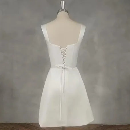 Vestido Corto de Satén Blanco — Escote Cuadrado, Dama de Honor