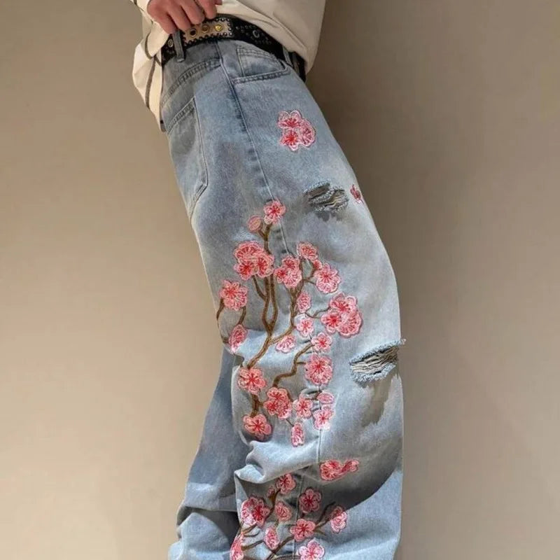 Jeans Anchos Bordados con Flor de Cerezo — Estilo Y2K