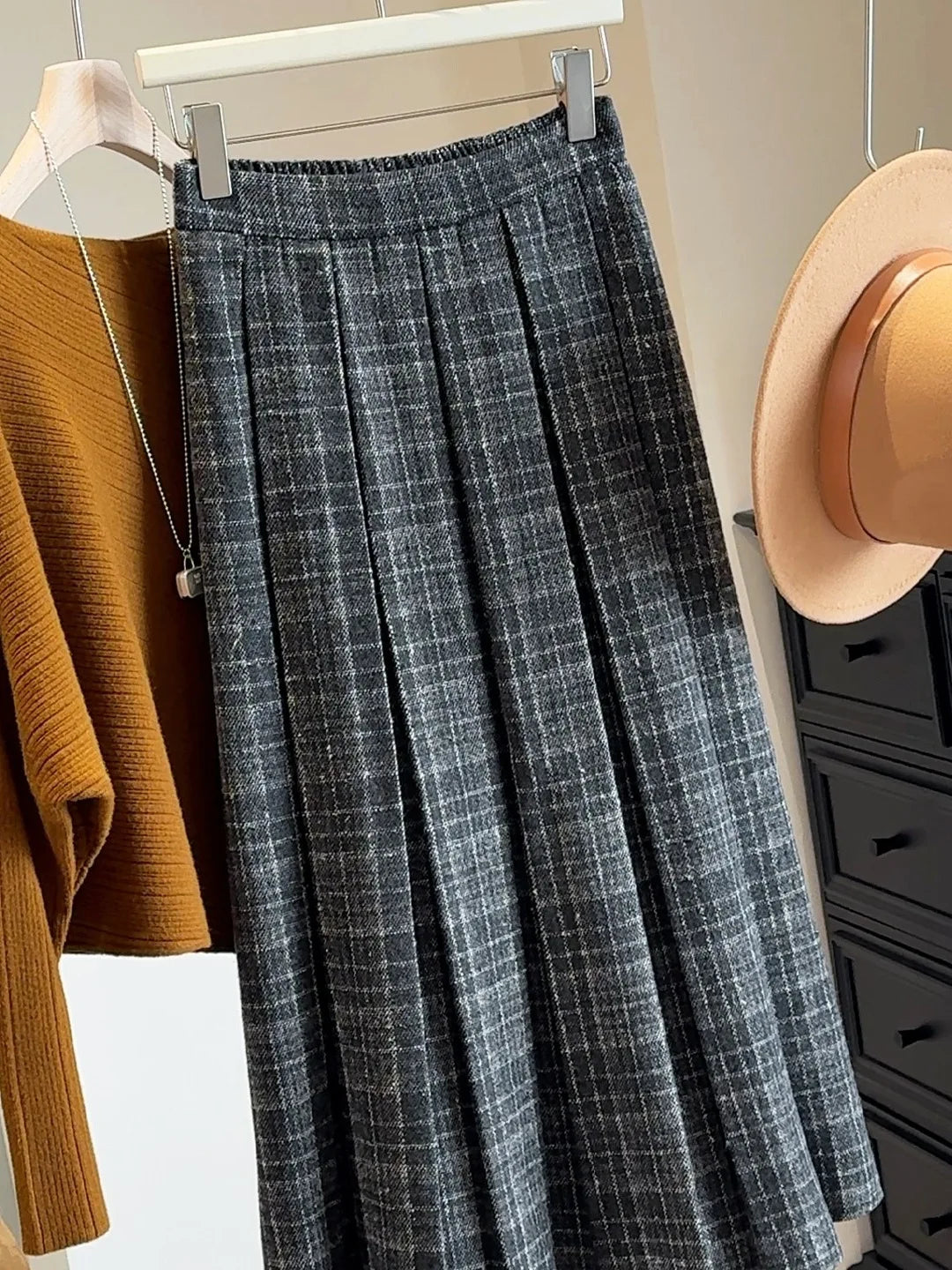Falda Midi de Paño a Cuadros — Estilo Universitario