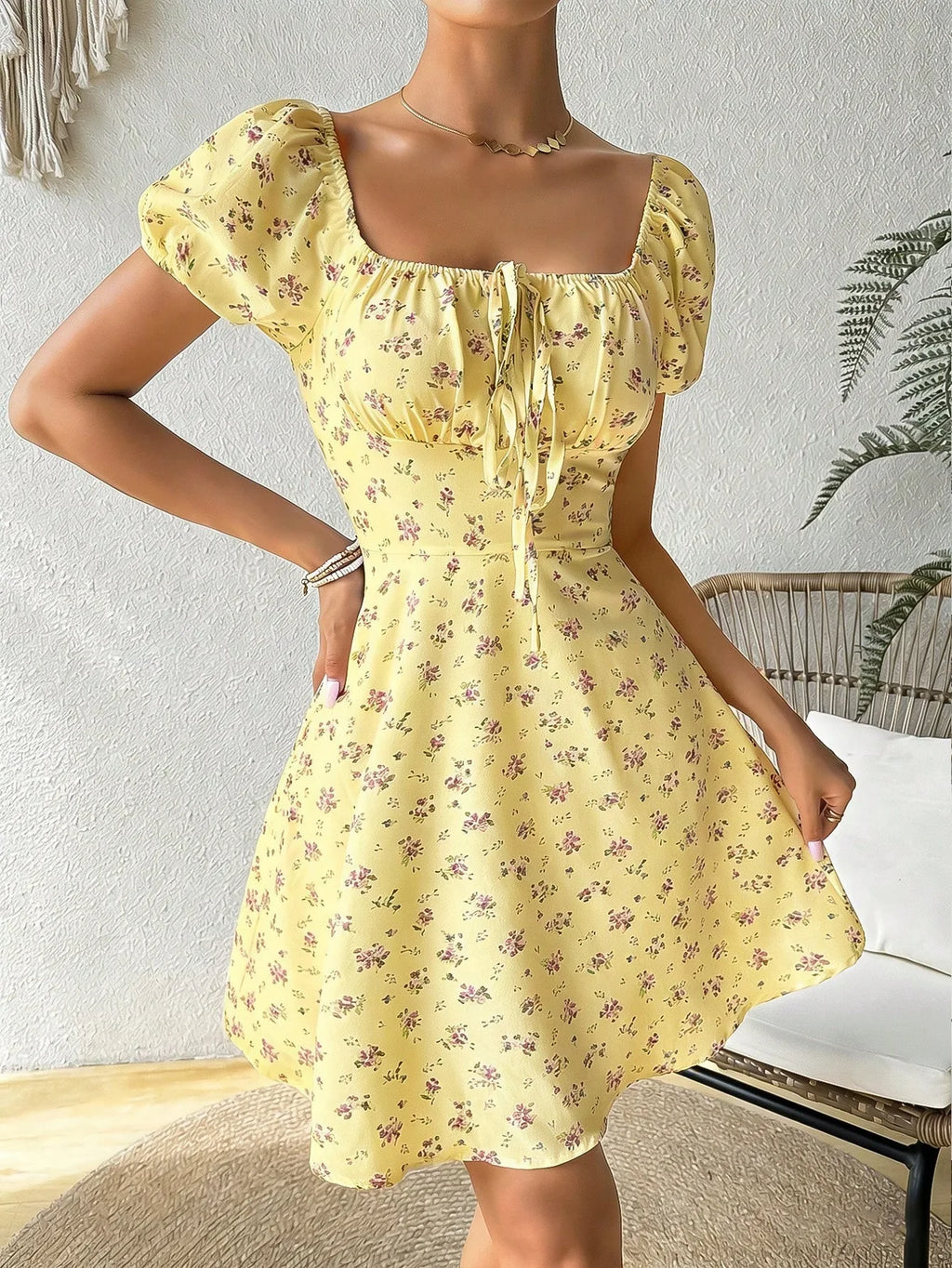 Vestido Midi Floral con Amarre — Escote Cuadrado y Manga Globo