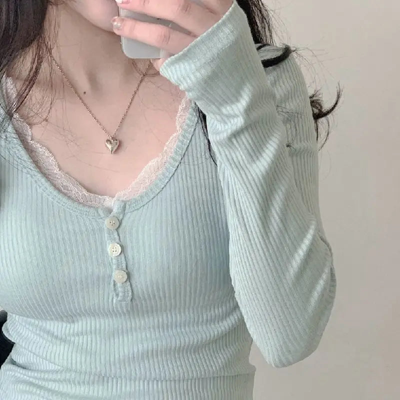 Top Ajustado con Encaje — Estilo Kawaii Y2K