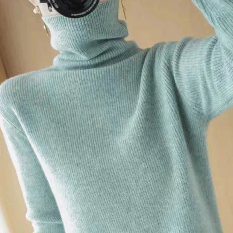 Sweater Cuello Alto Entallado — Grueso y Cómodo