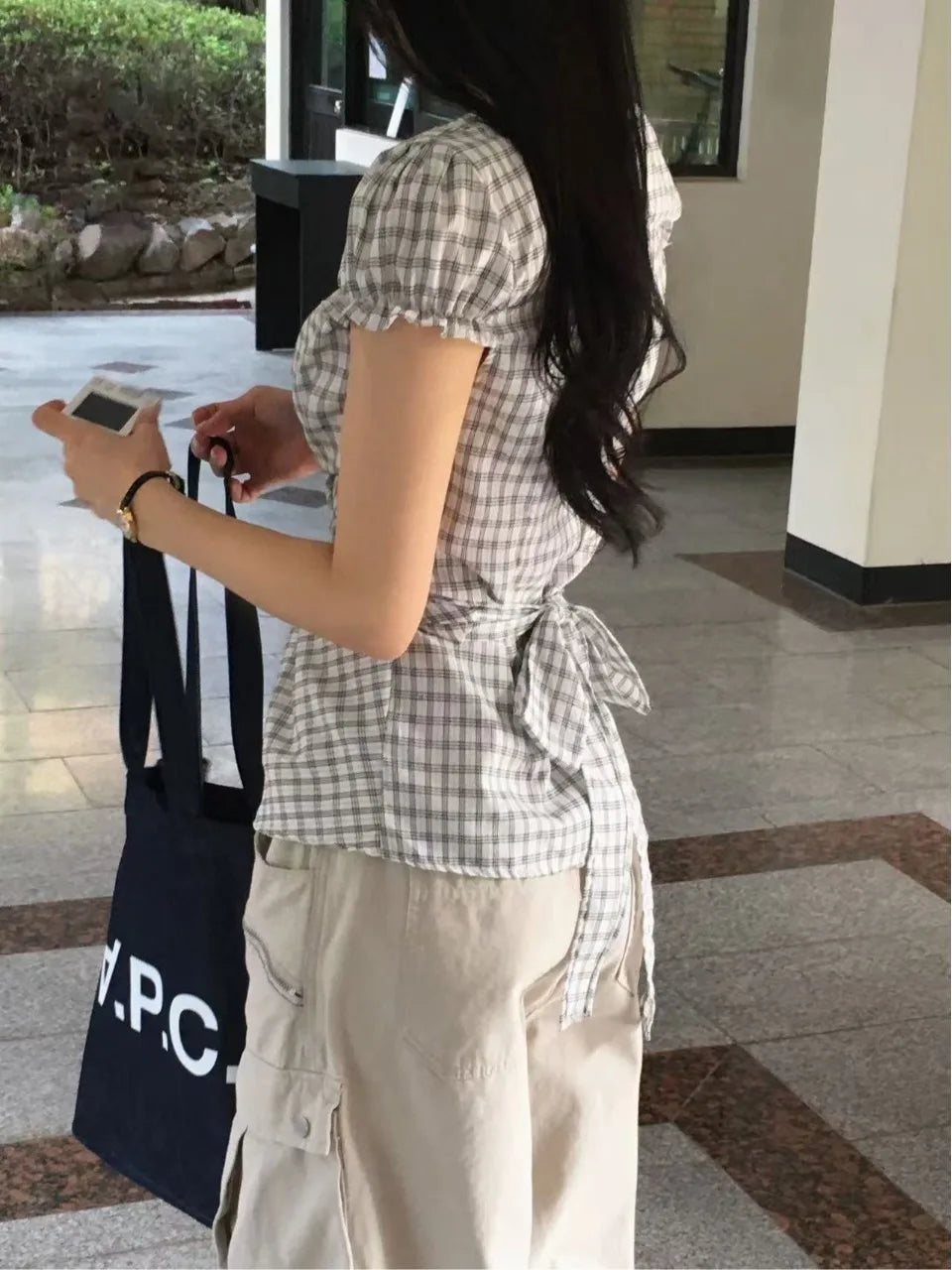Blusa Corta a Cuadros — Manga Abullonada Coreana