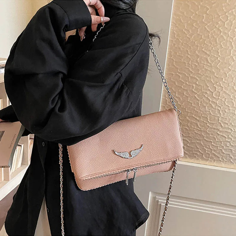 Bolso Cruzado Minimalista con Cadena — Línea Retro