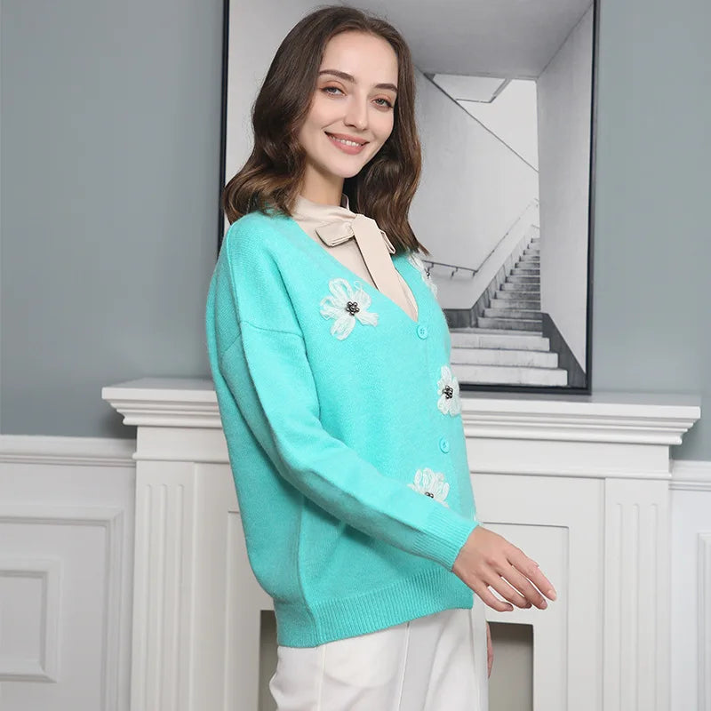Cárdigan Estampado Cuello V — Botonadura Elegante