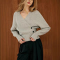 Sweater Cruzado Cuello V — Corte Entallado