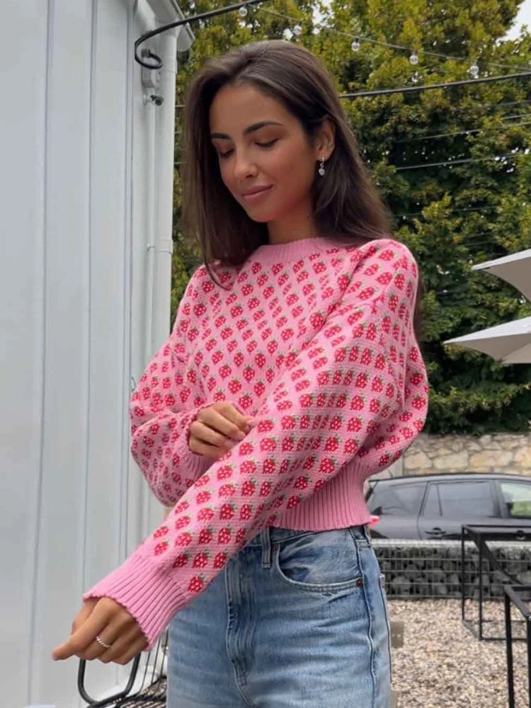 Sweater Corto con Fresas Jacquard — Cuello Redondo