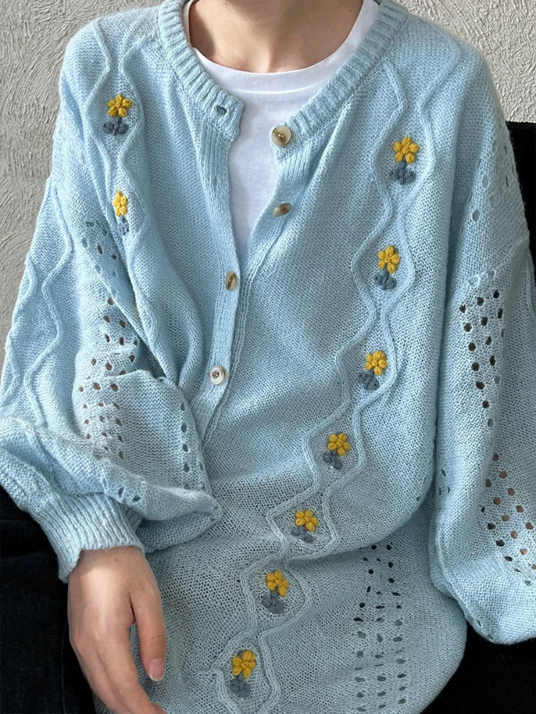 Cárdigan Holgado Bordado Floral — Detalle Calado