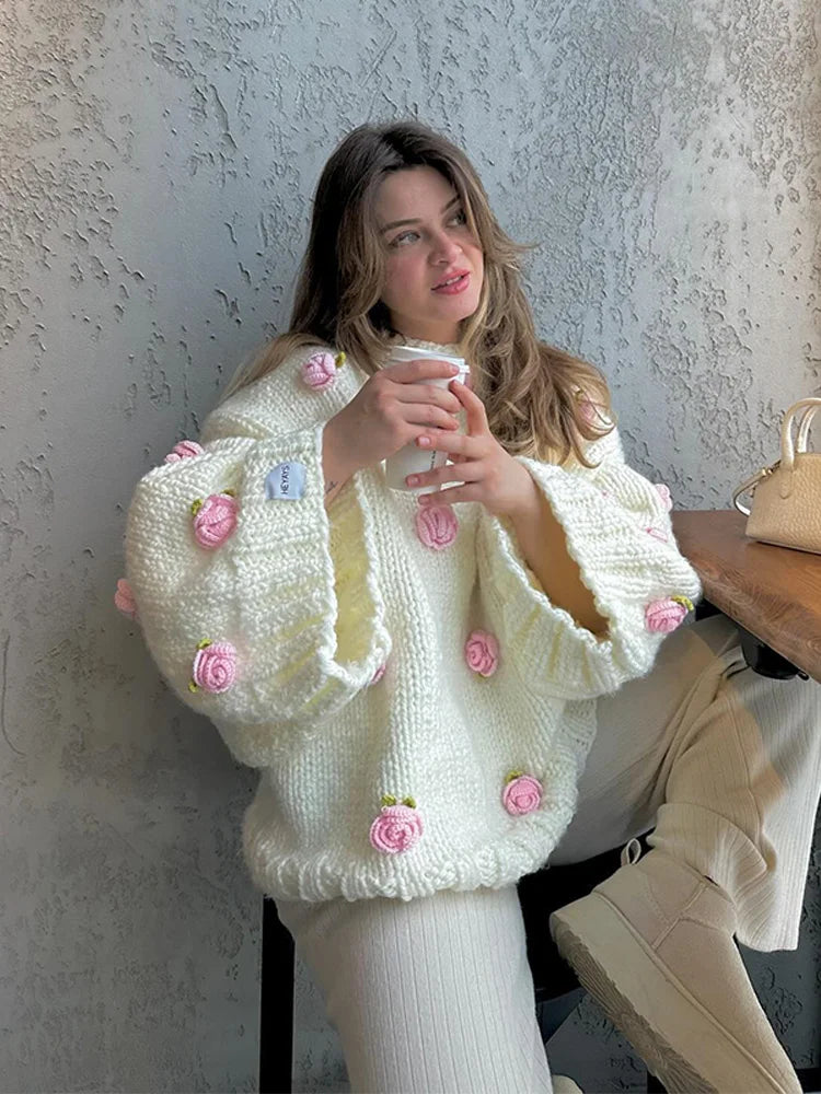 Sweater Oversize con Flores 3D — Cuello Redondo Holgado