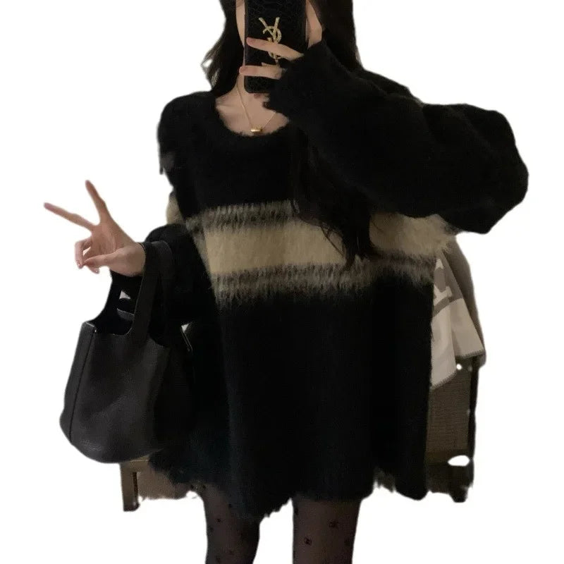 Sweater a Rayas Vintage — Cuello Redondo Holgado