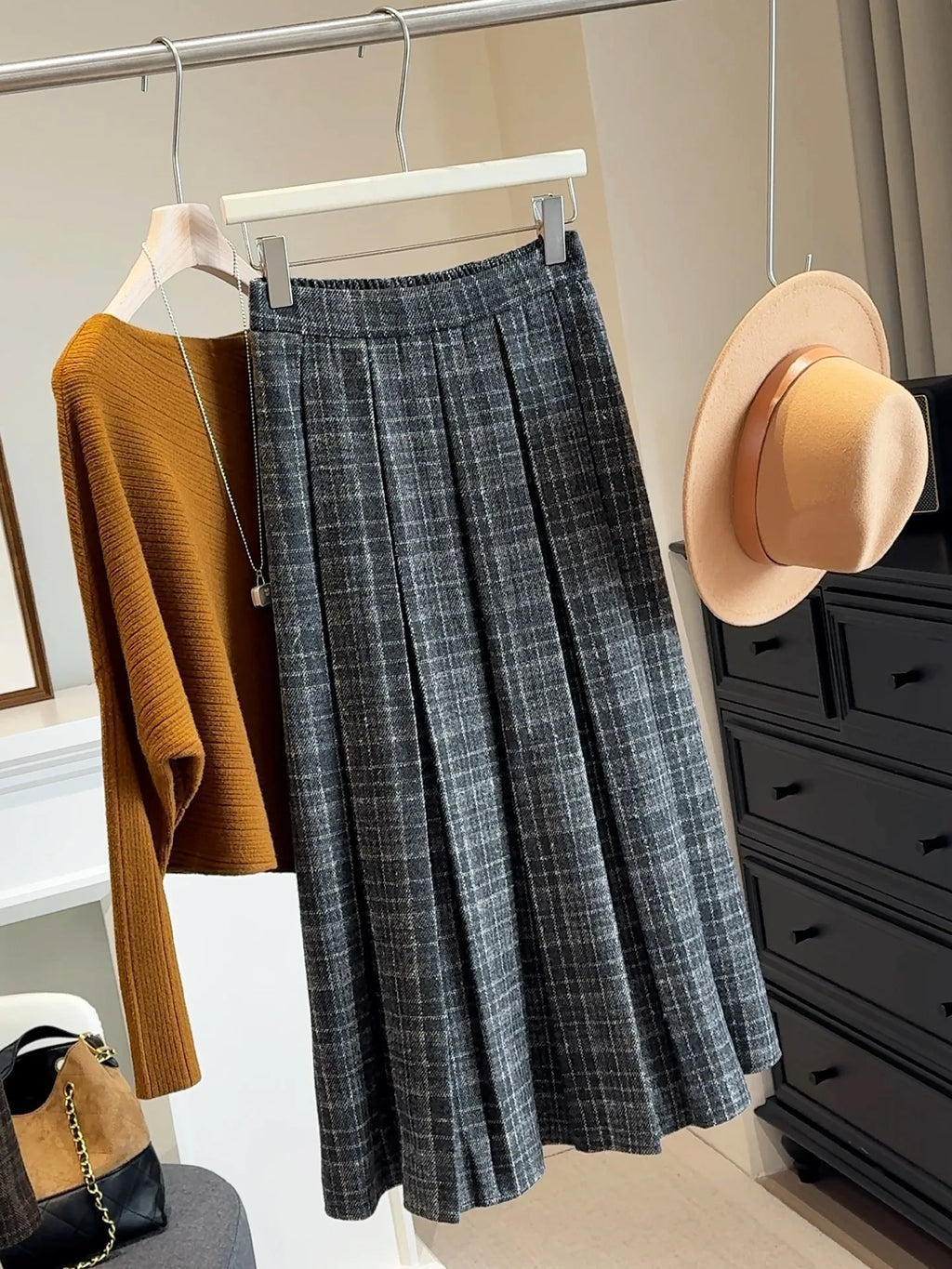 Falda Midi de Paño a Cuadros — Estilo Universitario