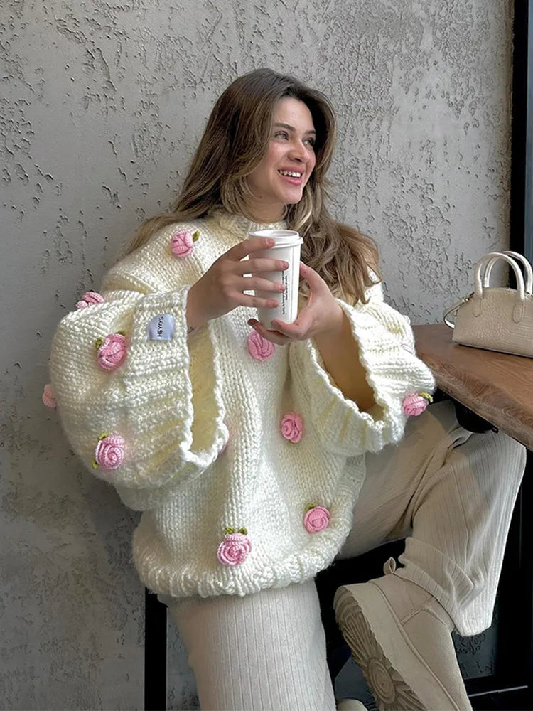 Sweater Oversize con Flores 3D — Cuello Redondo Holgado