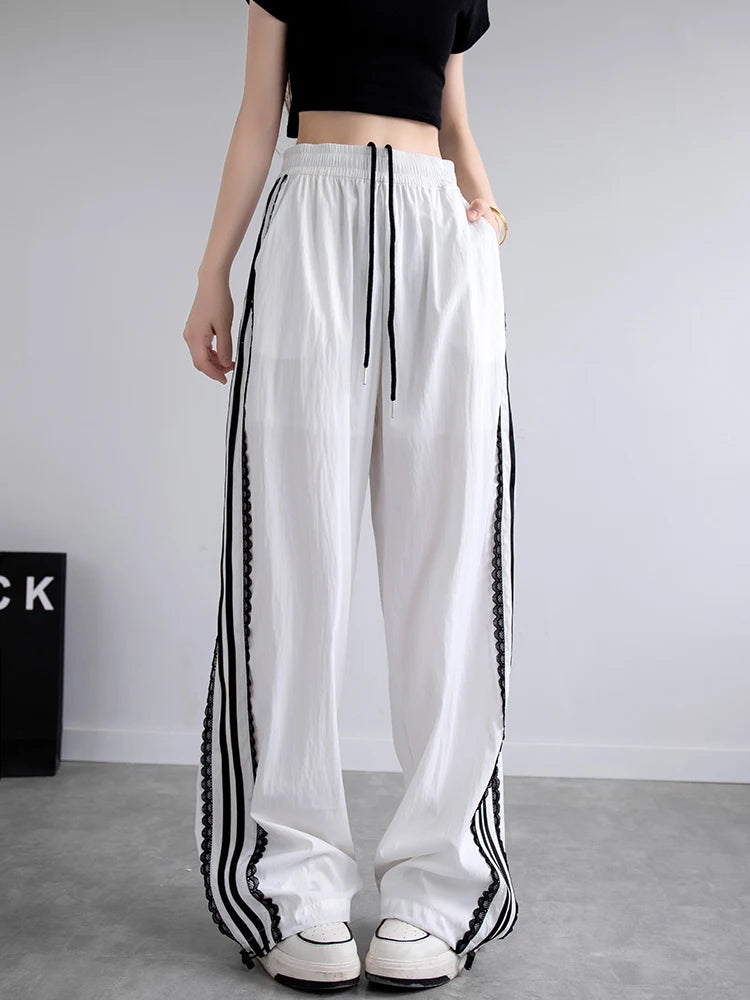 Pantalón Ancho con Encaje y Franja Lateral — Estilo Deportivo