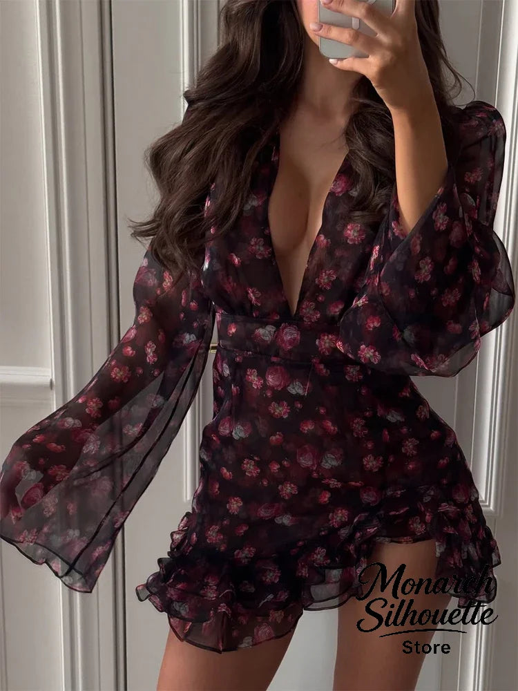 Vestido Corto Floral Escote V — Mangas Largas y Volados