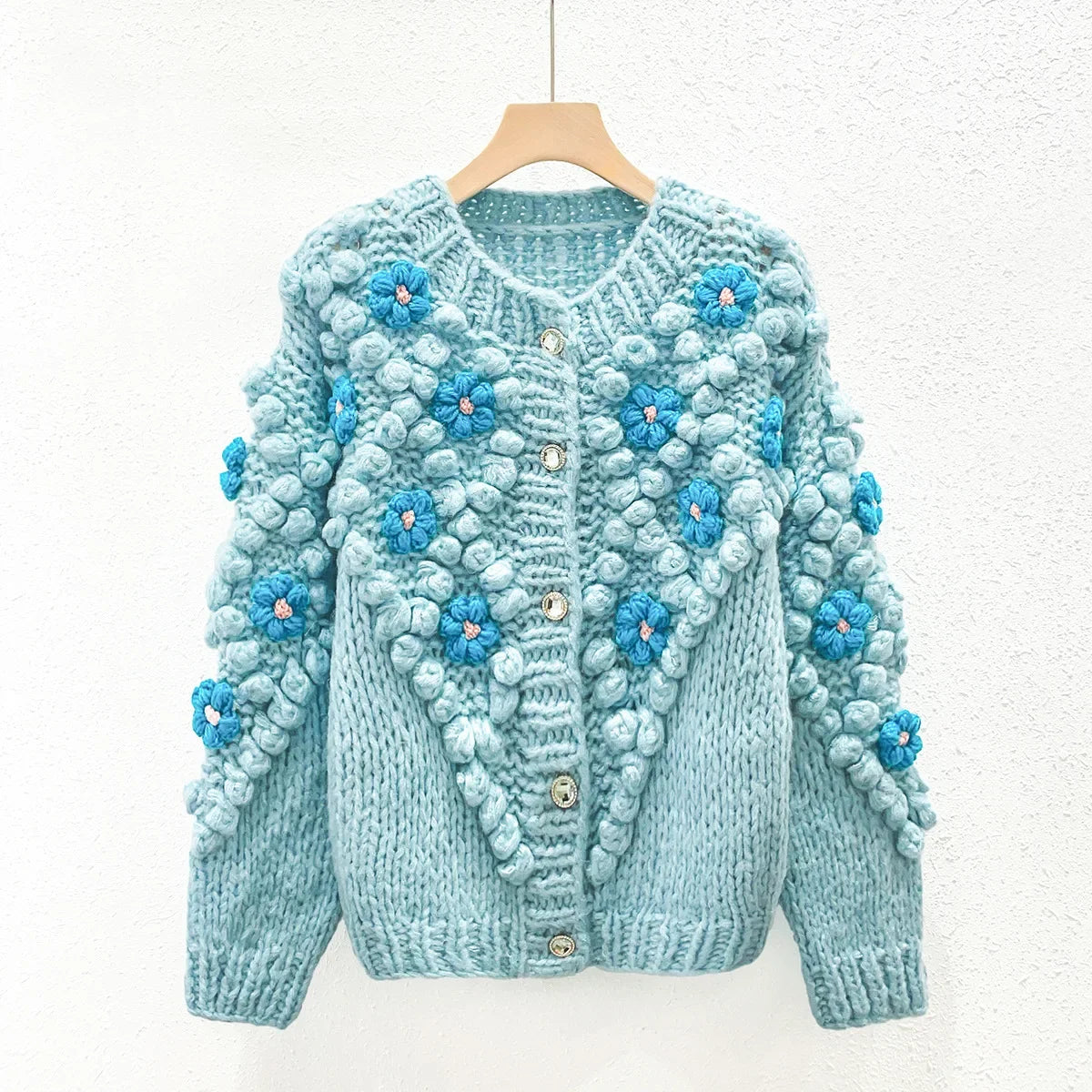 Cárdigan Crochet con Pompones y Bordado Floral