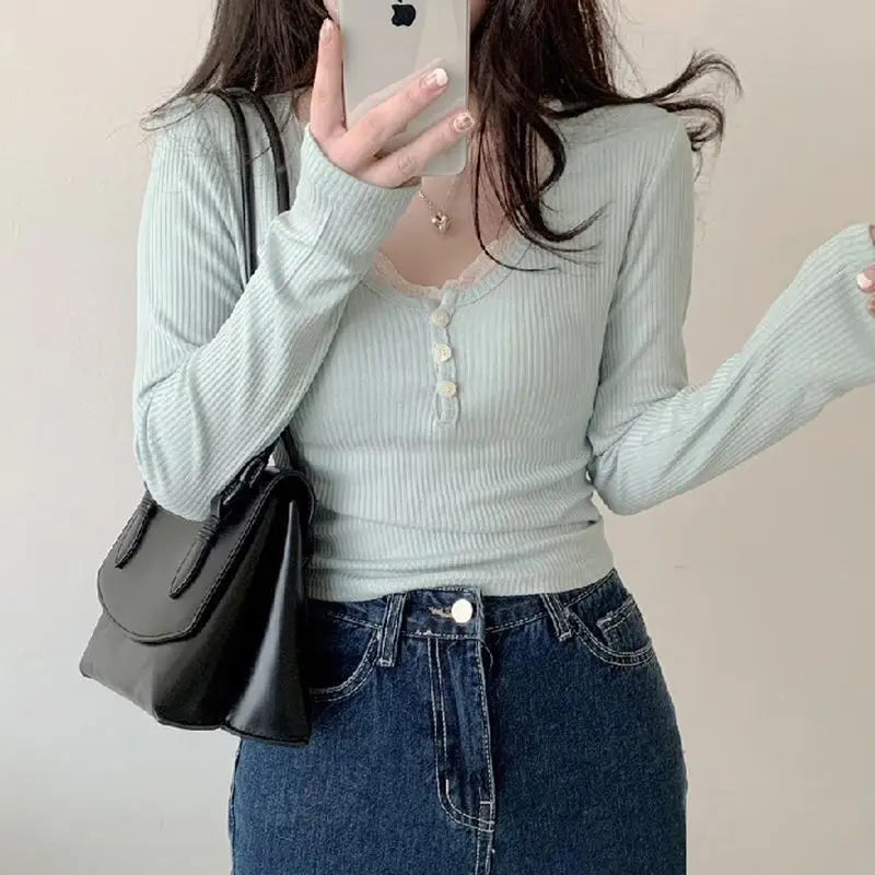 Top Ajustado con Encaje — Estilo Kawaii Y2K