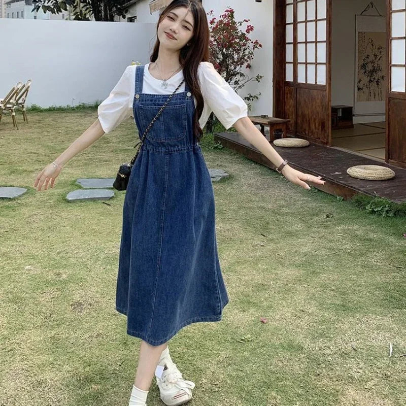 Falda Denim con Tirantes Cruzados — Look Casual