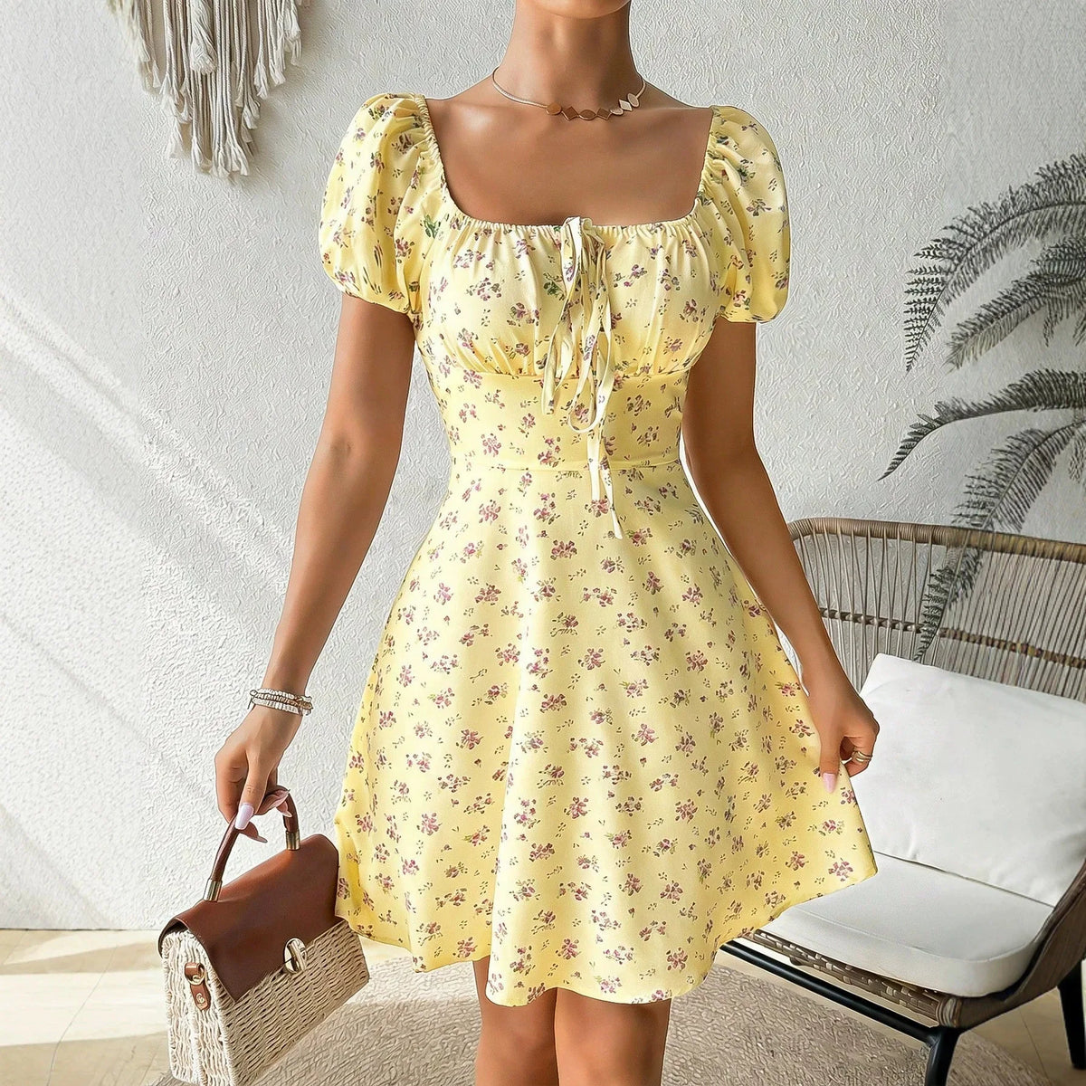 Vestido Midi Floral con Amarre — Escote Cuadrado y Manga Globo