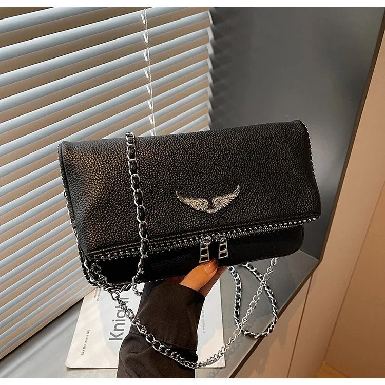 Bolso Cruzado Minimalista con Cadena — Línea Retro