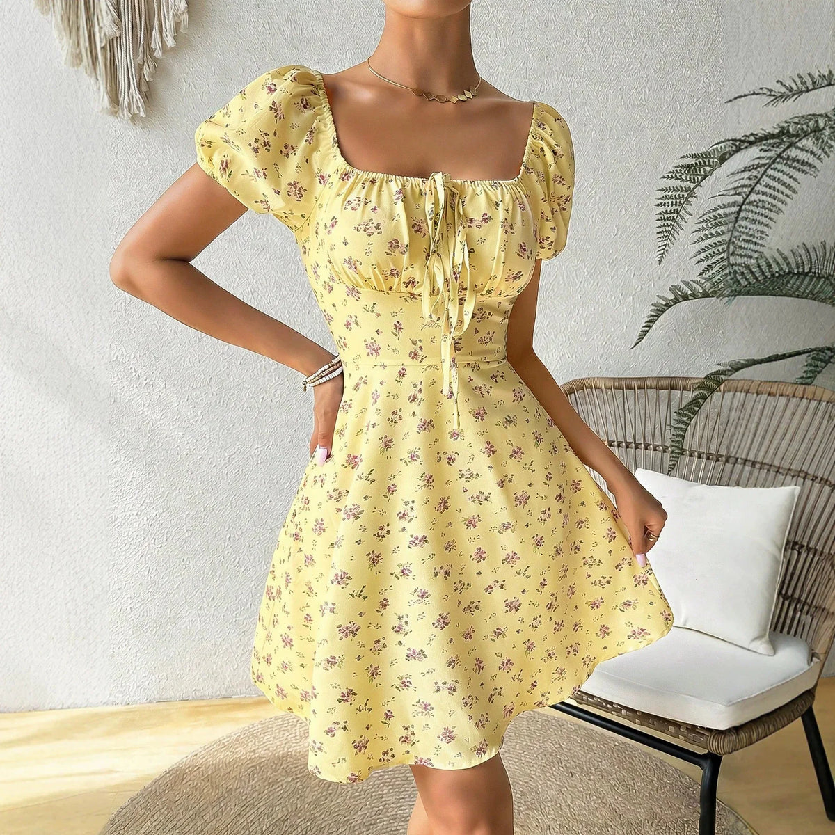 Vestido Midi Floral con Amarre — Escote Cuadrado y Manga Globo