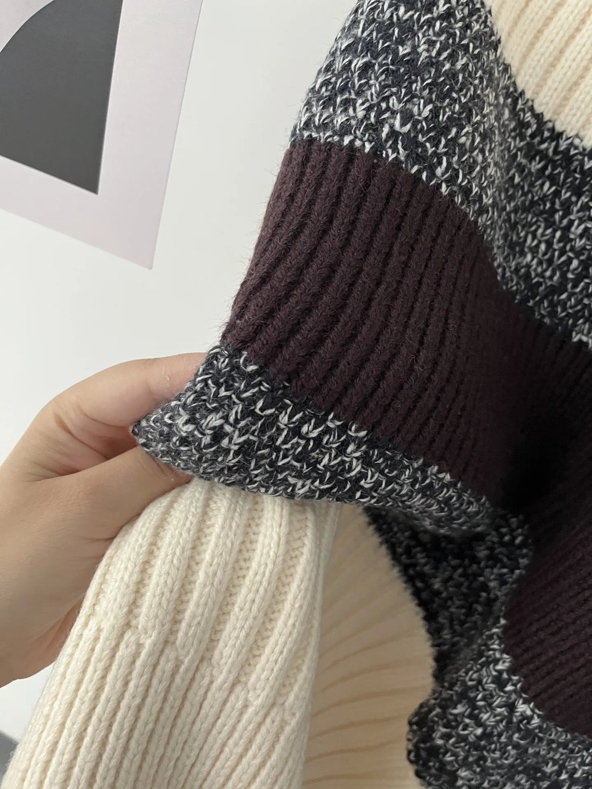 Chaleco Tejido Color Block — Cuello V Acanalado