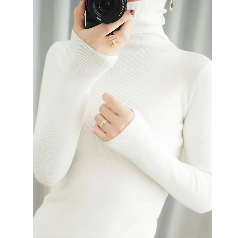 Sweater Cuello Alto Entallado — Grueso y Cómodo