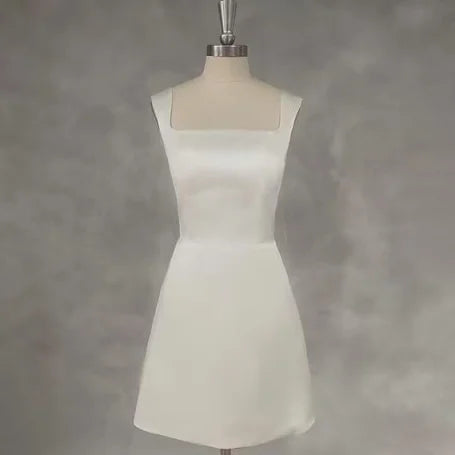 Vestido Corto de Satén Blanco — Escote Cuadrado, Dama de Honor