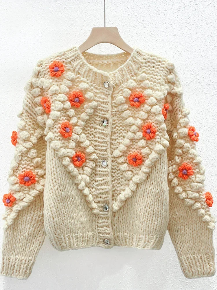 Cárdigan Crochet con Pompones y Bordado Floral