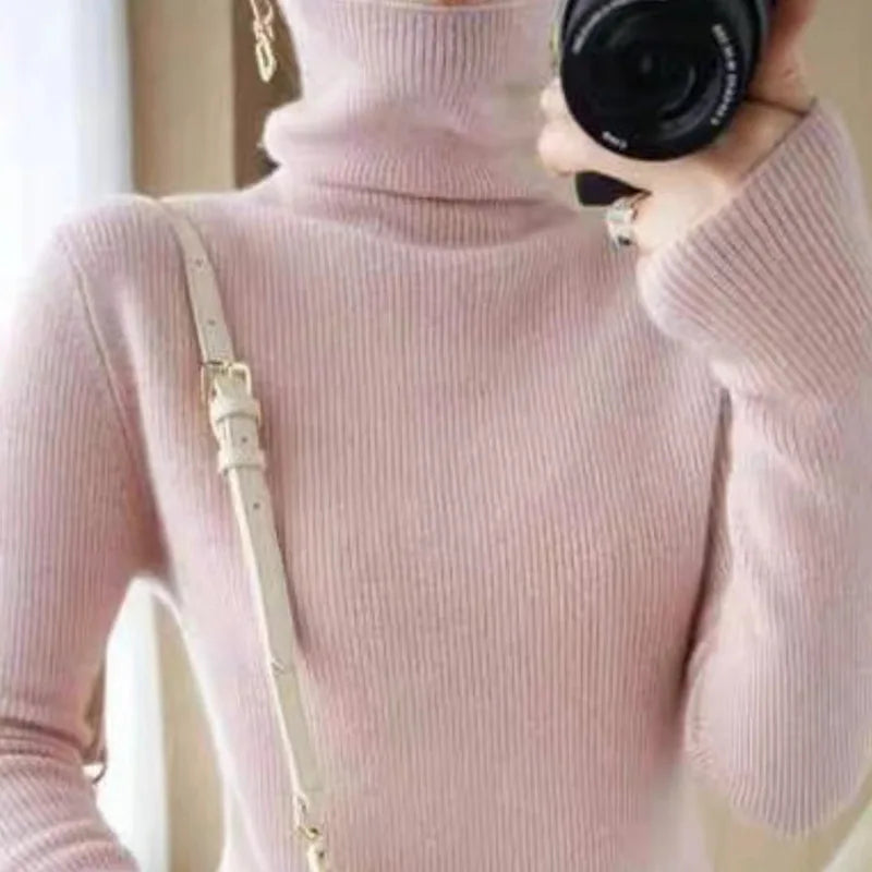 Sweater Cuello Alto Entallado — Grueso y Cómodo
