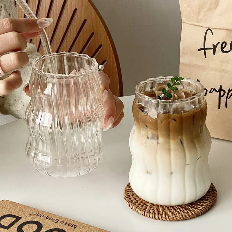 Vaso Acanalado con Bombilla y Tapa