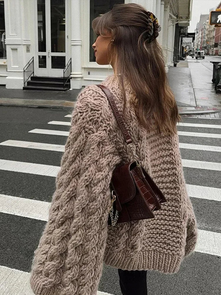 Sweater Oversize Cuello Alto — Holgado y Cálido
