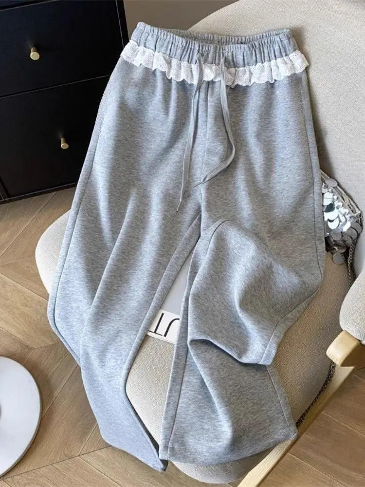 Pantalón Jogger Gris con Encaje — Estilo Coreano Casual