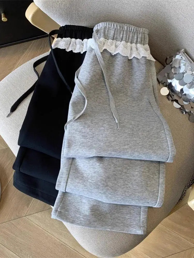Pantalón Jogger Gris con Encaje — Estilo Coreano Casual