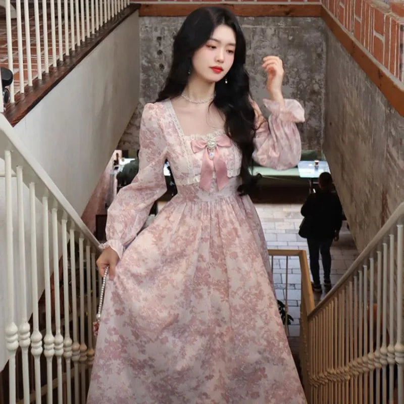 Vestido Midi Manga Larga Floral — Cuello Cuadrado con Lazo