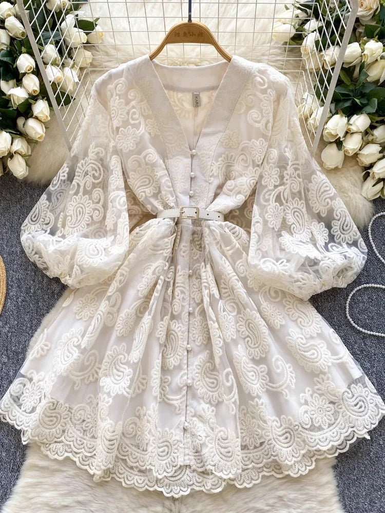 Vestido de Fiesta Estilo Palaciego — Bordado Francés