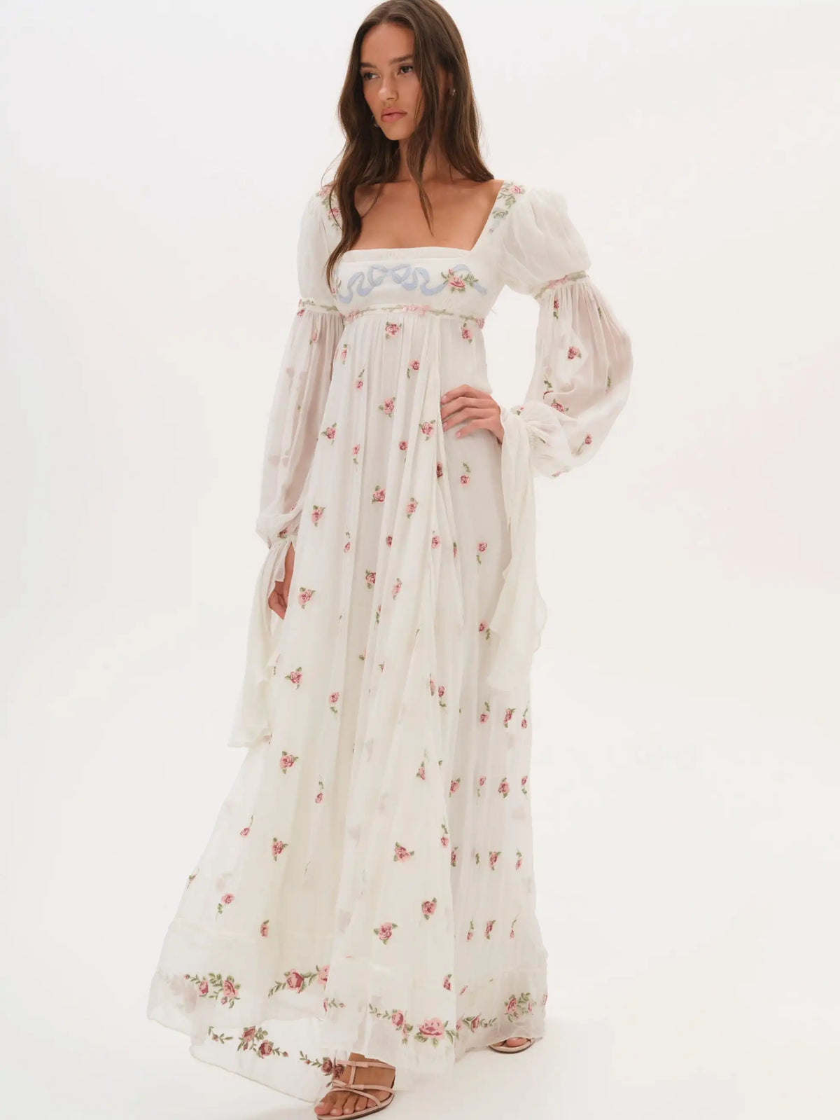 Vestido Maxi Blanco Floral — Manga Larga Abullonada Cottagecore