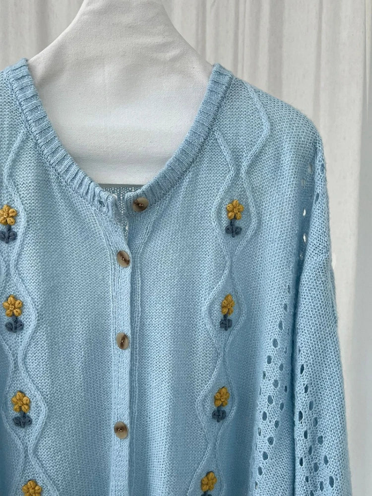 Cárdigan Holgado Bordado Floral — Detalle Calado