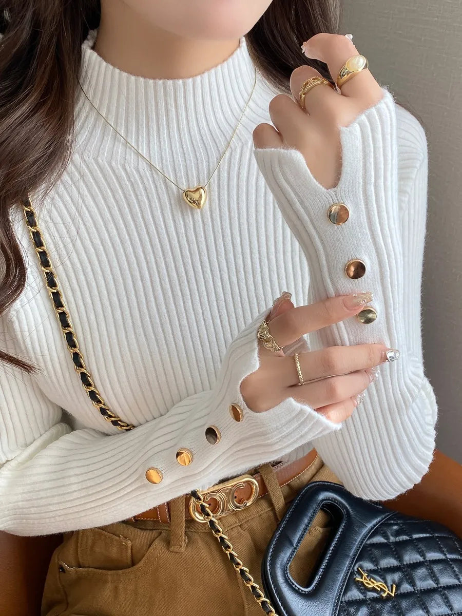 Sweater Cuello Alto con Botonadura — Entallado