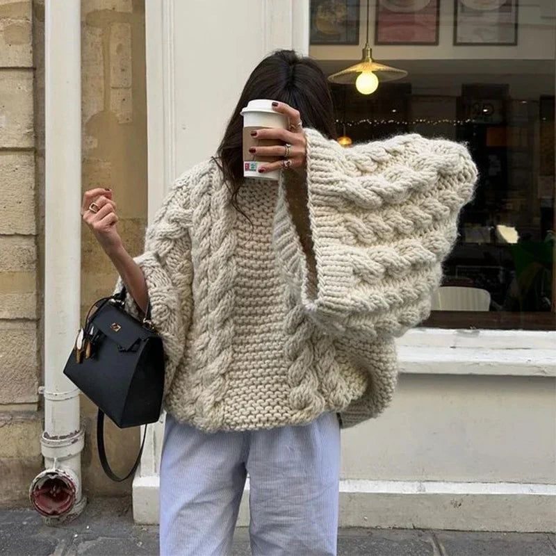 Sweater Oversize Cuello Alto — Holgado y Cálido