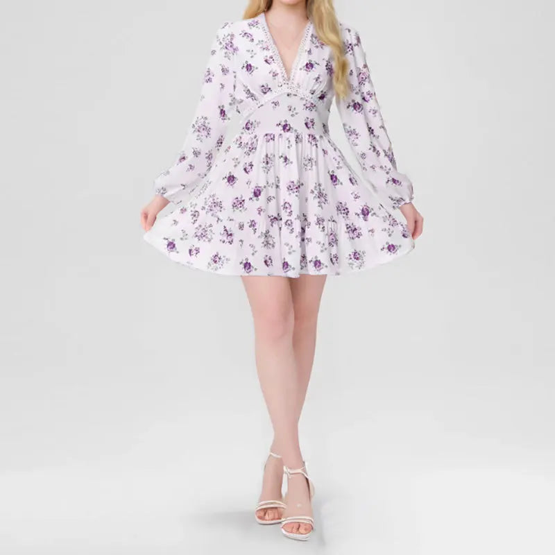 Vestido Corto Escote V con Encaje — Cuento de Hadas