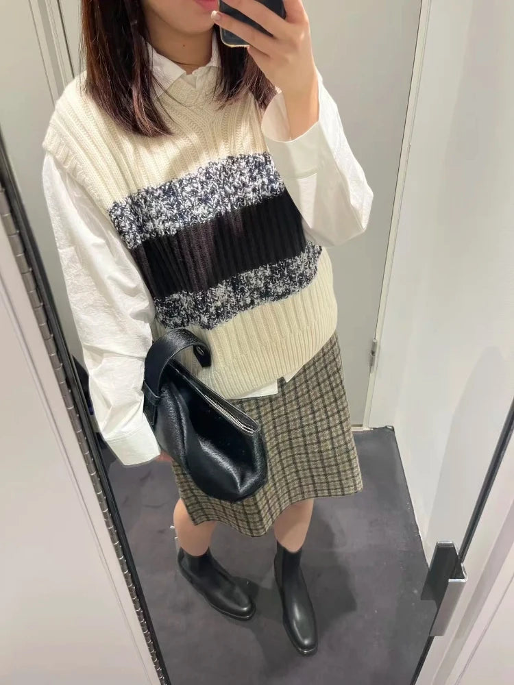 Chaleco Tejido Color Block — Cuello V Acanalado