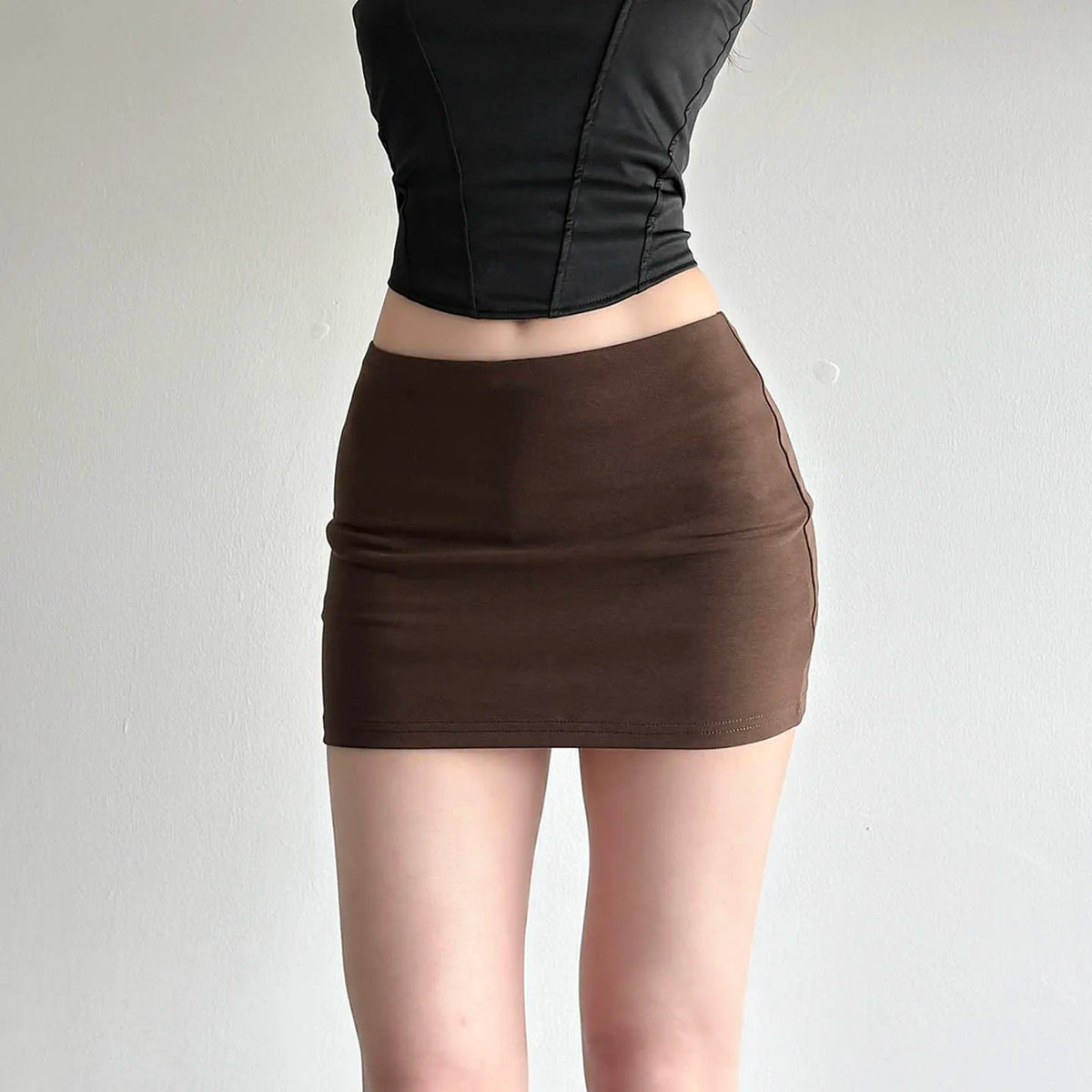 Falda Mini Básica Ajustada — Cintura Elástica Minimalista