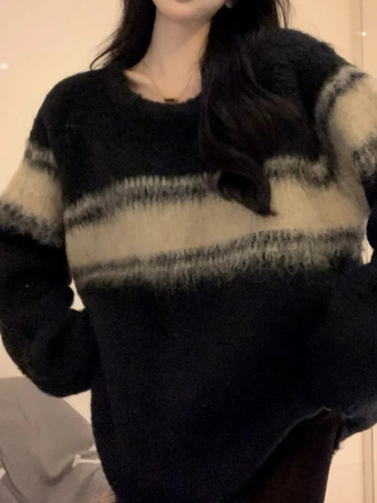 Sweater a Rayas Vintage — Cuello Redondo Holgado