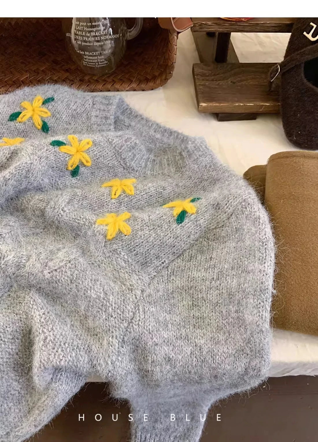 Sweater Bordado Floral — Suave y Acogedor