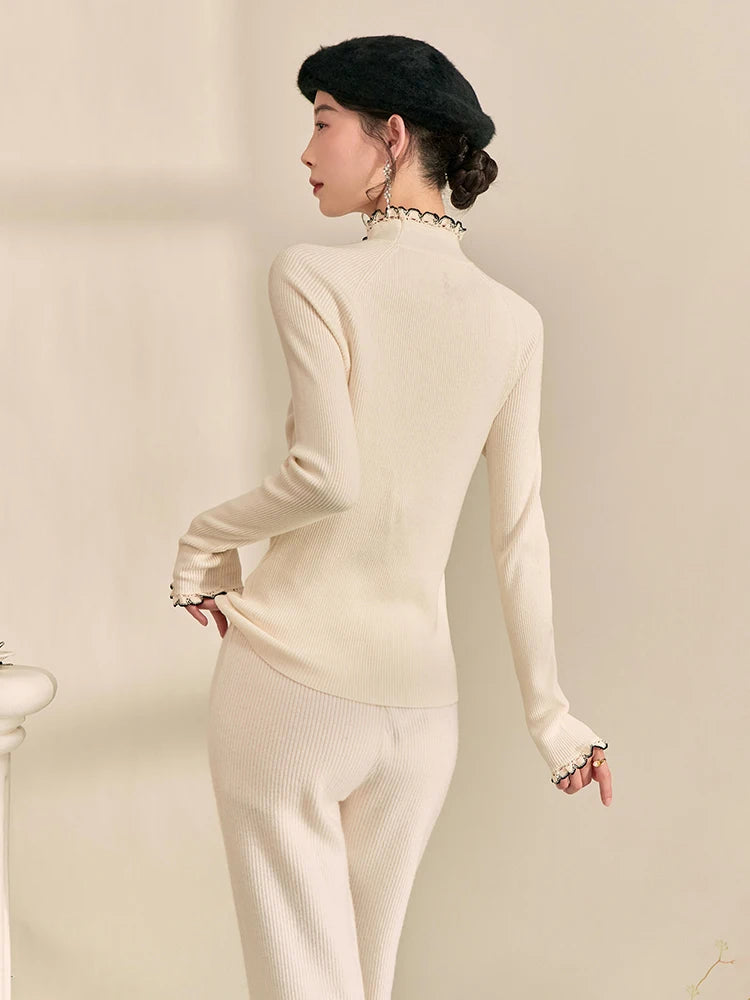 Sweater Acanalado con Volados — Cuello Alto Ajustado