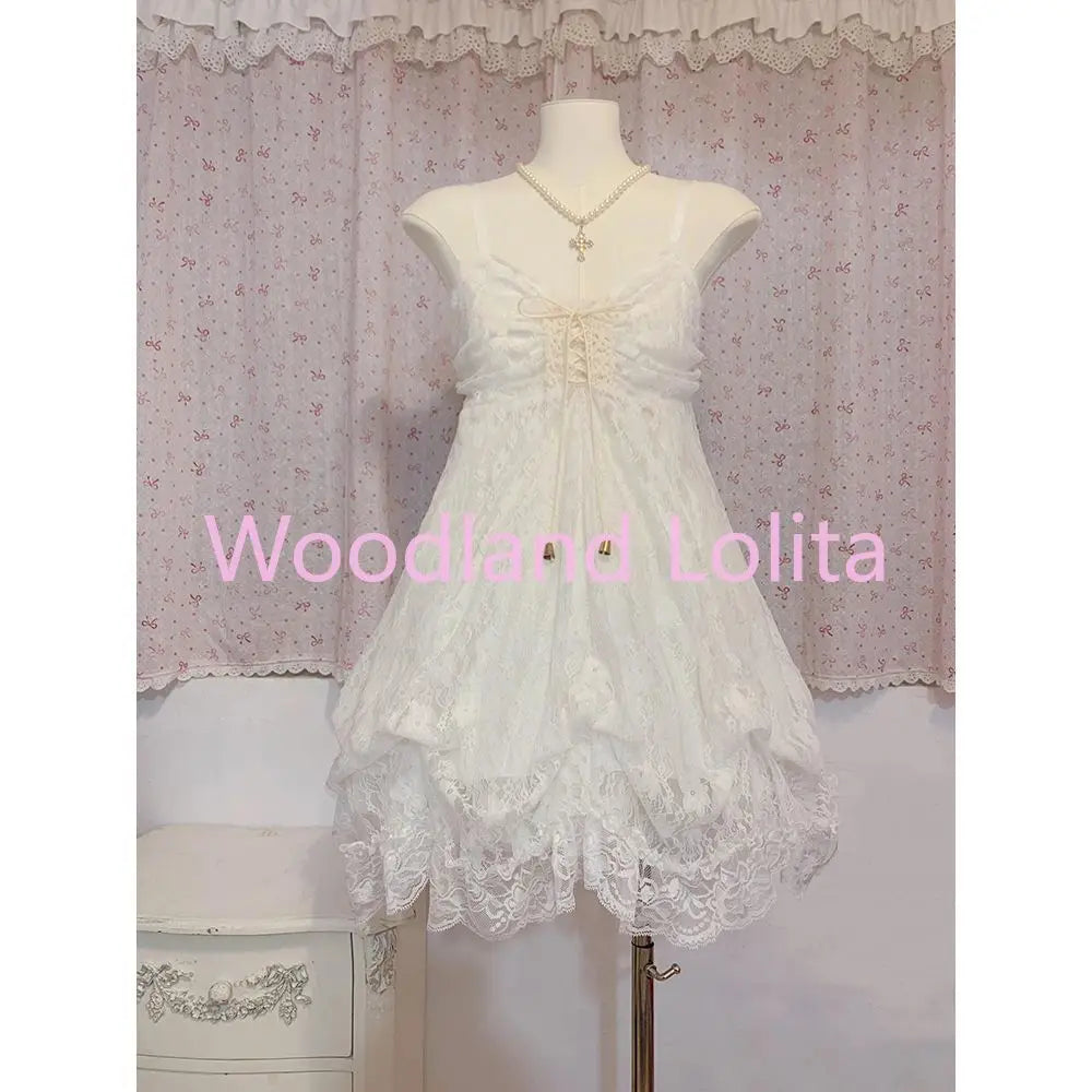 Vestido de Tirantes con Encaje Floral — Romántico