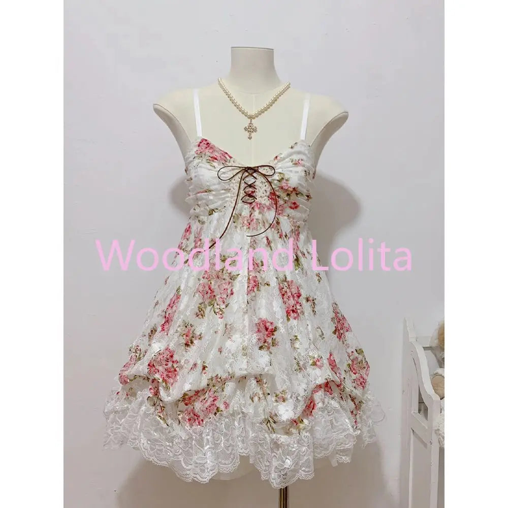 Vestido de Tirantes con Encaje Floral — Romántico