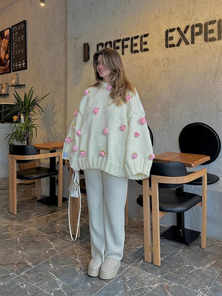 Sweater Oversize con Flores 3D — Cuello Redondo Holgado