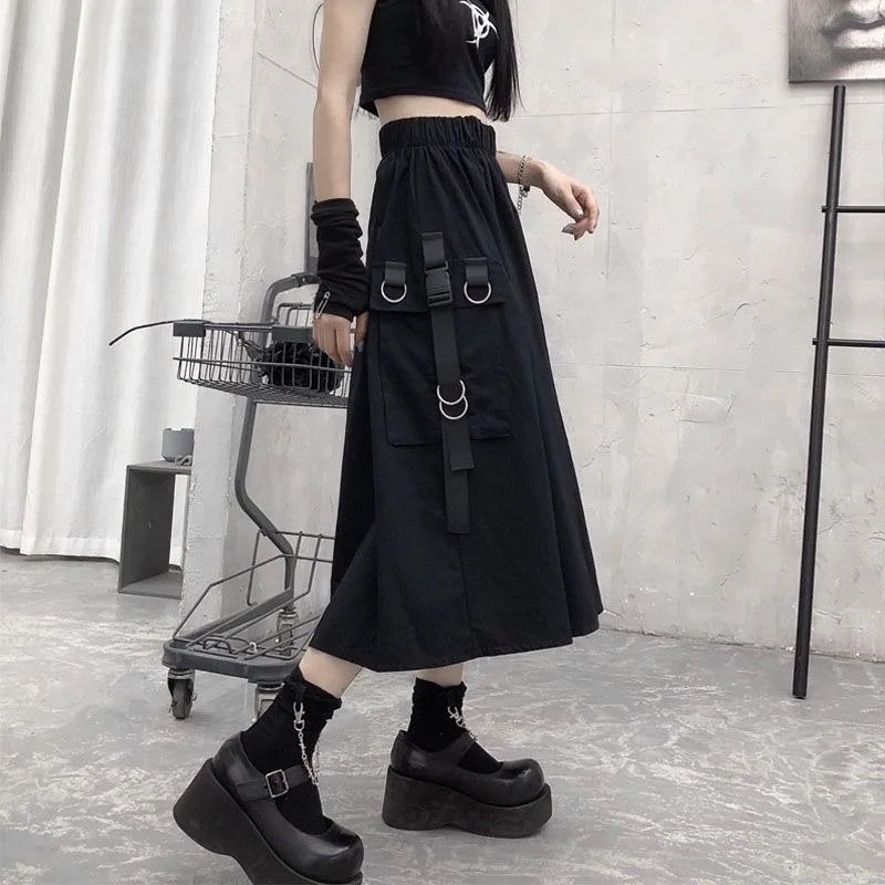 Falda Larga Negra con Cadena y Abertura Lateral