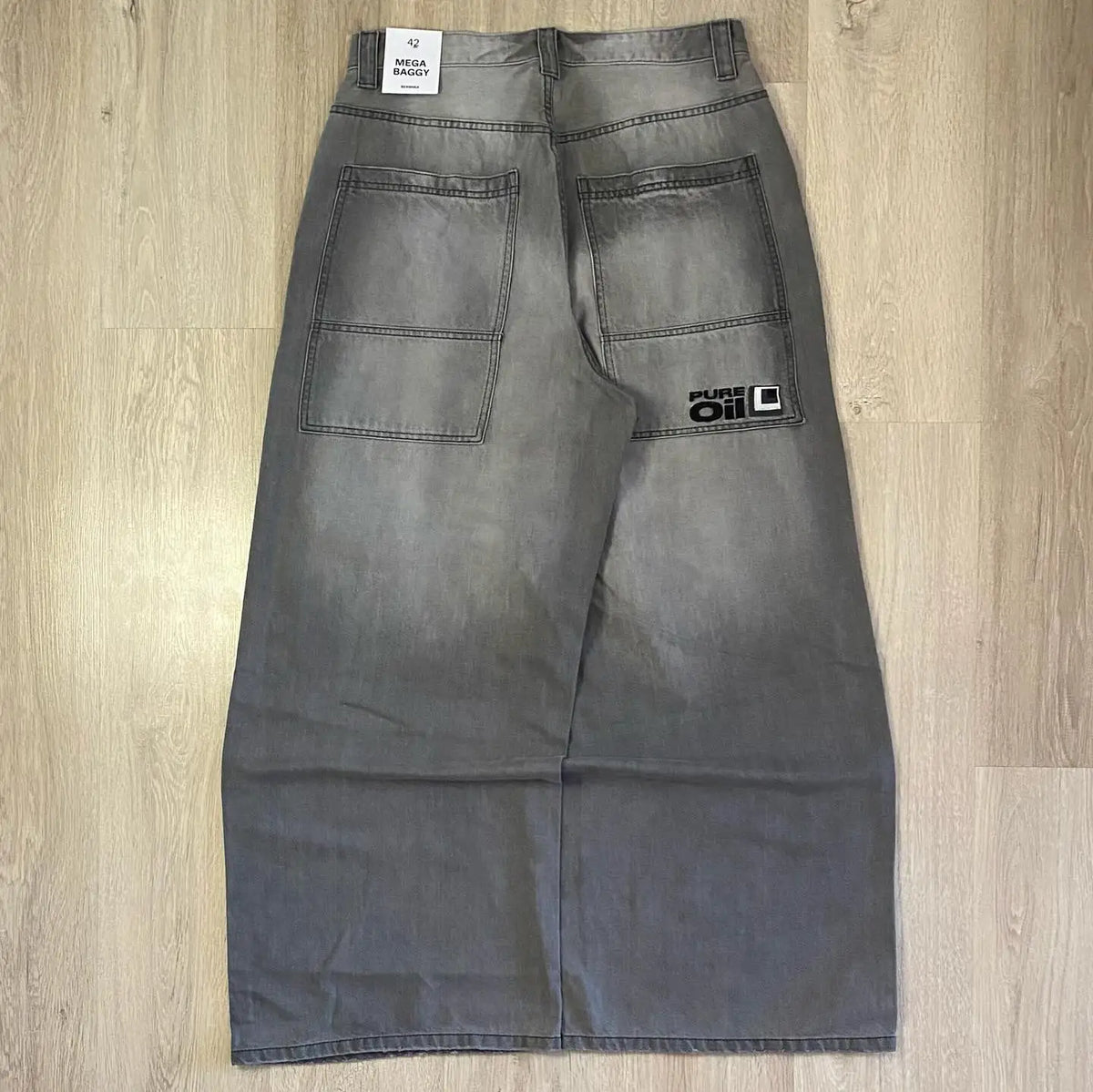 Jeans Anchos Bordados con Flor de Cerezo — Estilo Y2K